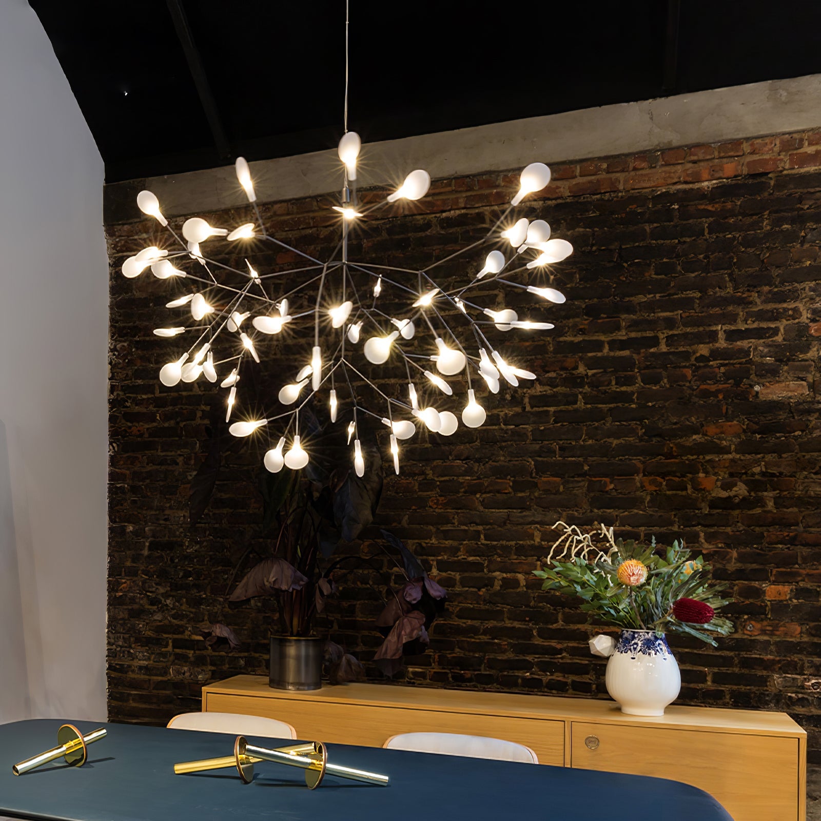 Firefly LED-lysekrone, roseguld gren, polykarbonat blade, dæmpbar