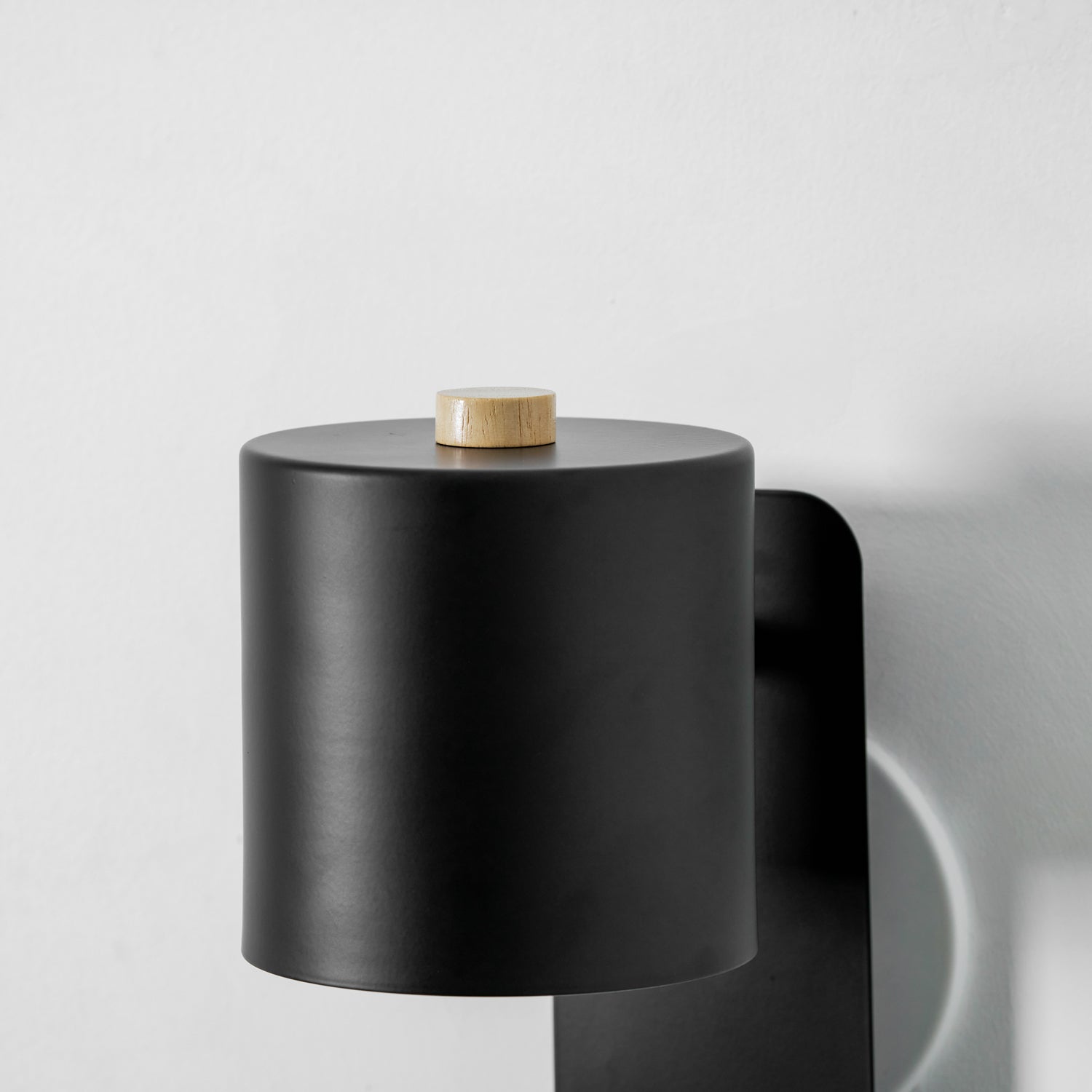 Væglampe, roterbar metalcylinder, stiktilslutning, E26, 350-graders skærm