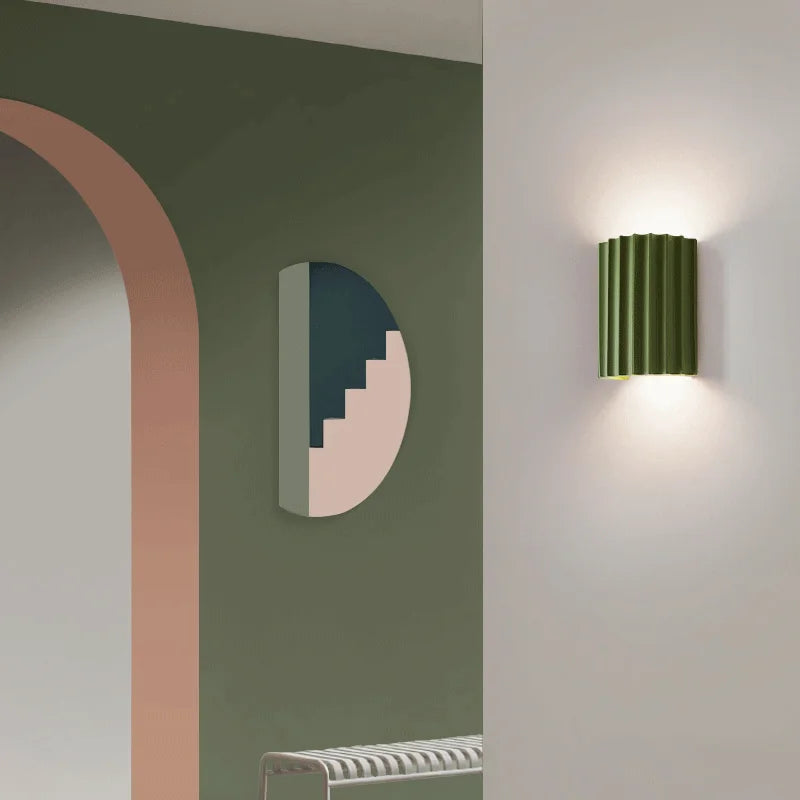Skulpturel væglampe i harpiks med varmt LED-lys, nordisk stil