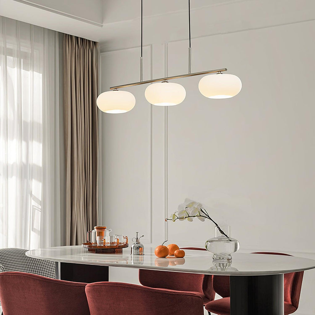 Linear 3-globe pendel, hvide glasskærme, nikkel eller guld