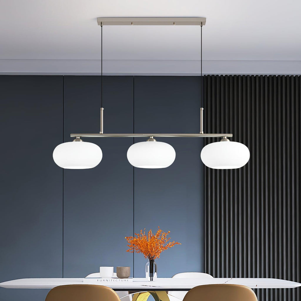 Linear 3-globe pendel, hvide glasskærme, nikkel eller guld