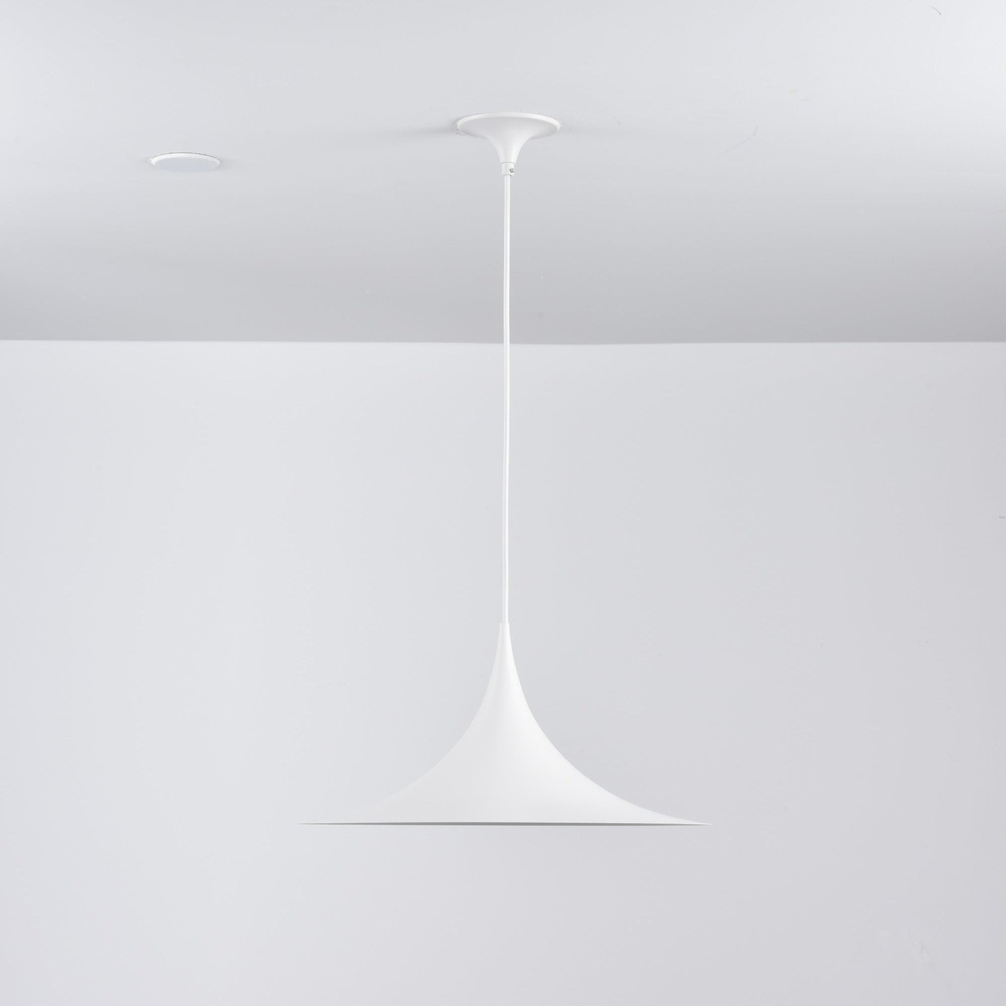 Semi pendel, bueformet spunset aluminiums-skærm, E26/E27, fast installation