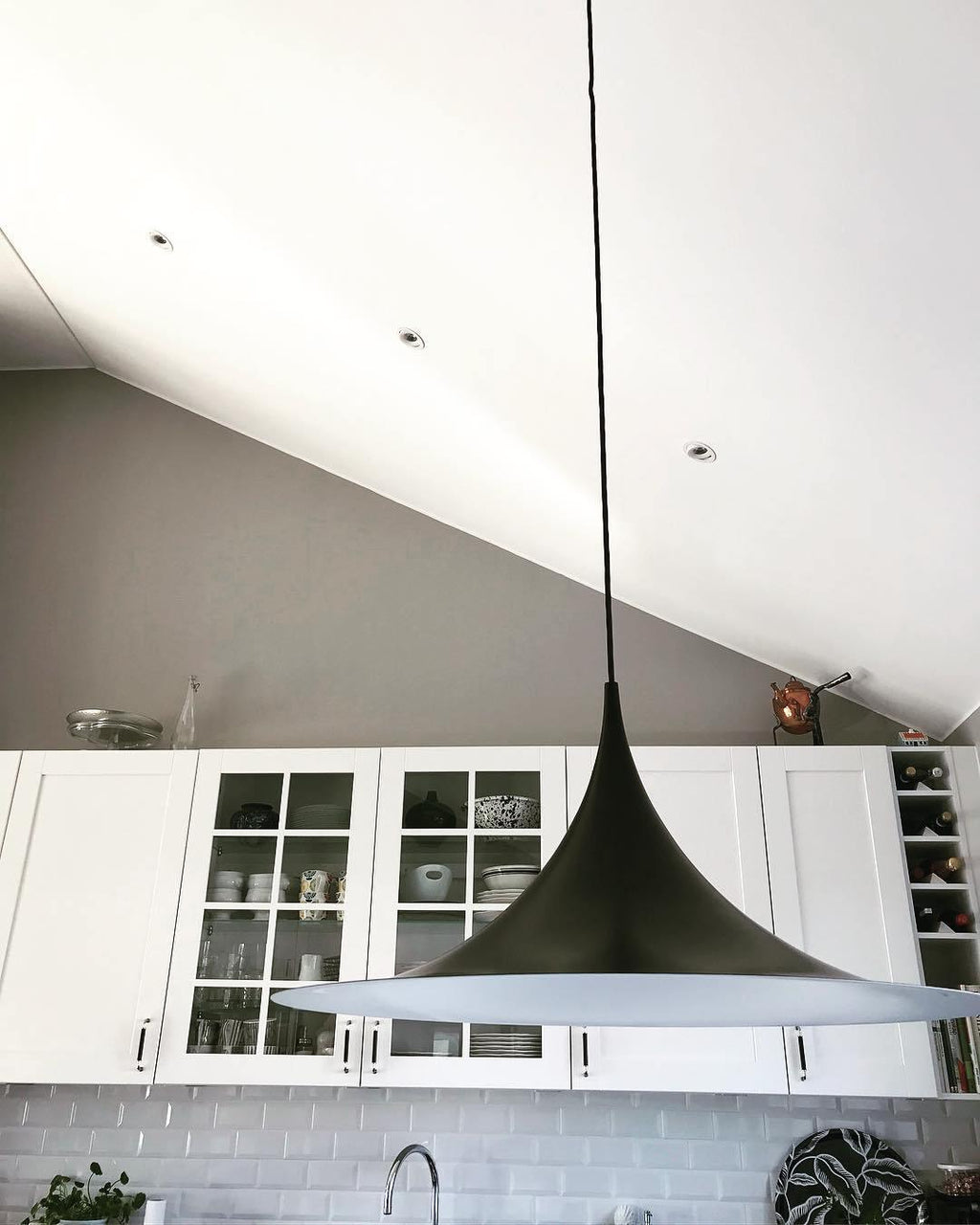 Semi pendel, bueformet spunset aluminiums-skærm, E26/E27, fast installation