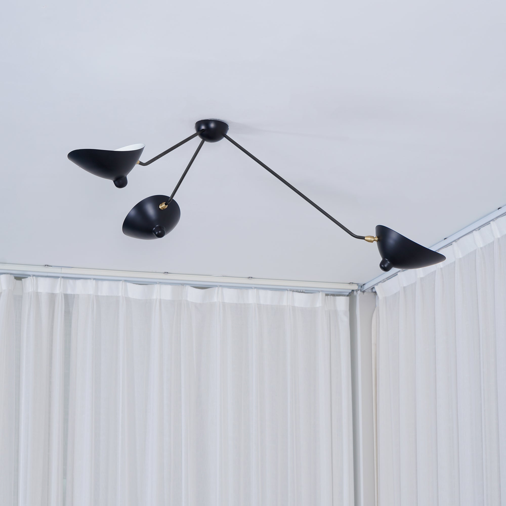 Spider ceiling light with reflectors tilted at varied angles