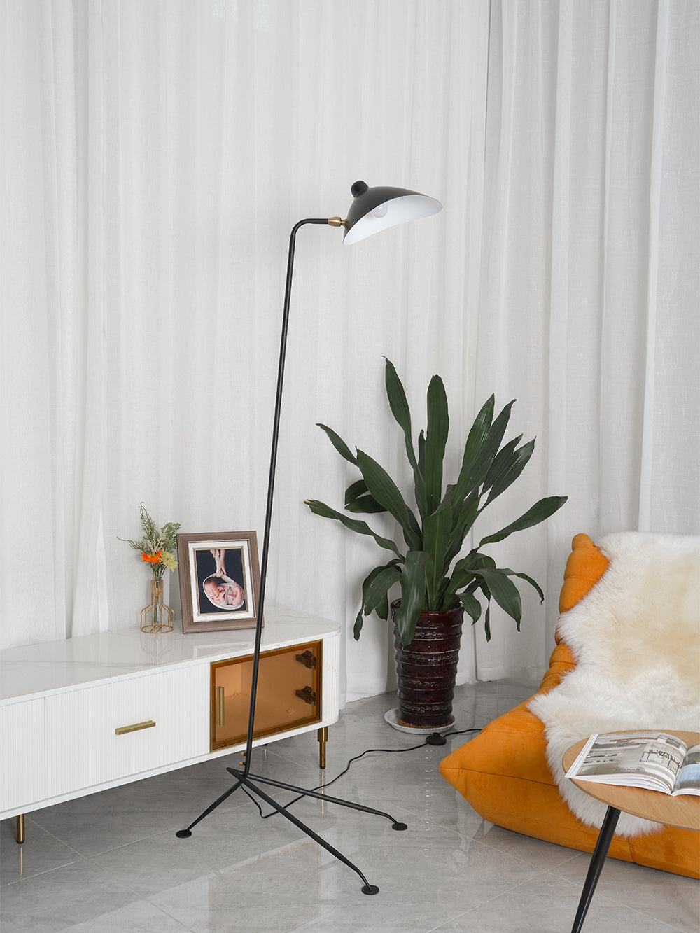 Spider Floor Lamp, Sculptural Black Metal Arm, E26/E27, Plug-In