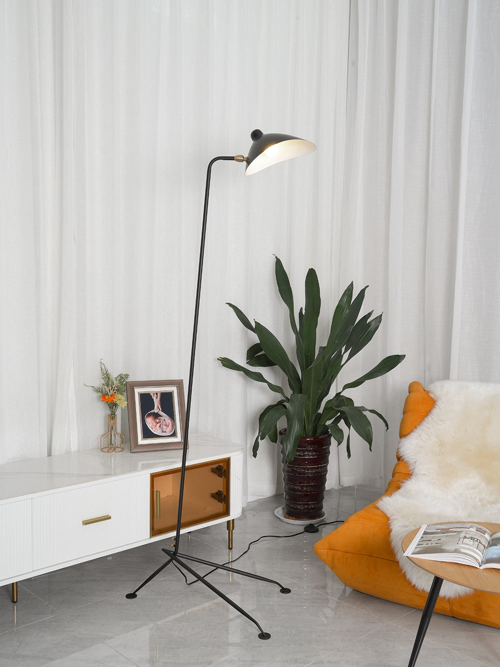 Spider Floor Lamp, Sculptural Black Metal Arm, E26/E27, Plug-In