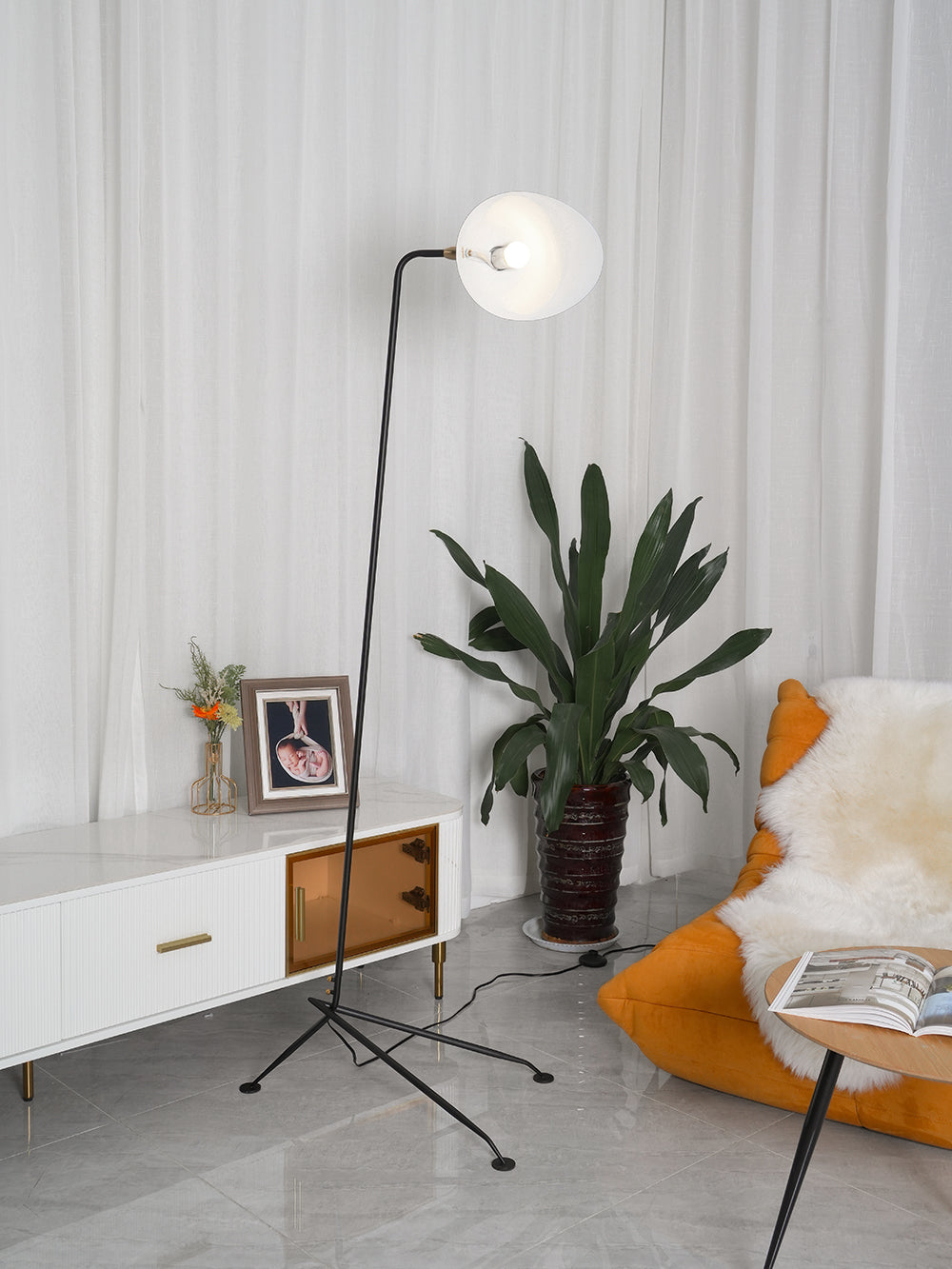 Spider Floor Lamp, Sculptural Black Metal Arm, E26/E27, Plug-In