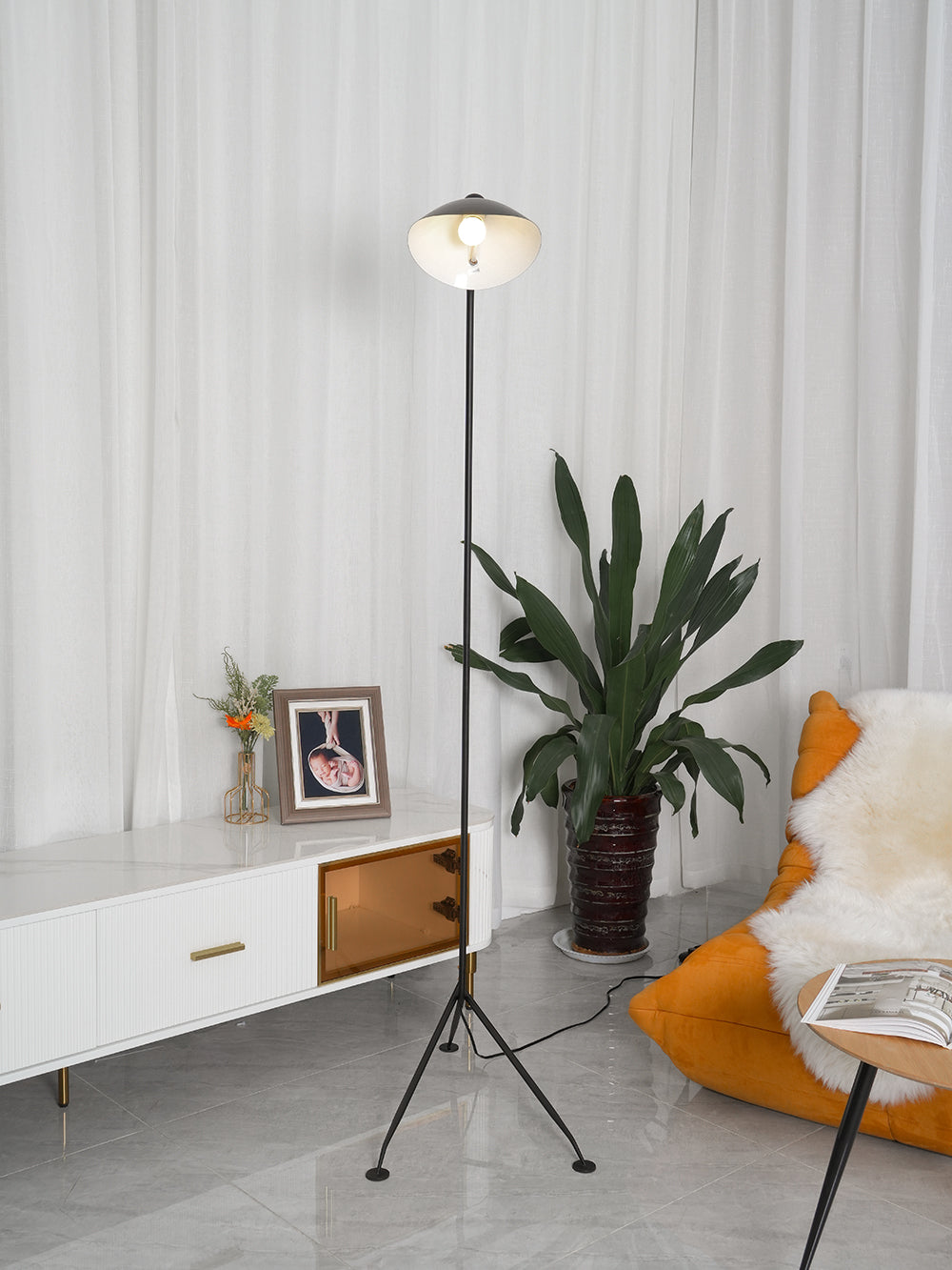 Spider Floor Lamp, Sculptural Black Metal Arm, E26/E27, Plug-In