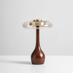 Sienna bordlampe, base i valnøddetræ, skærm i ravfarvet glas, LED