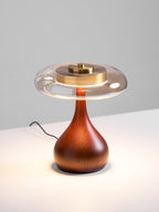 Sienna bordlampe, base i valnøddetræ, skærm i ravfarvet glas, LED