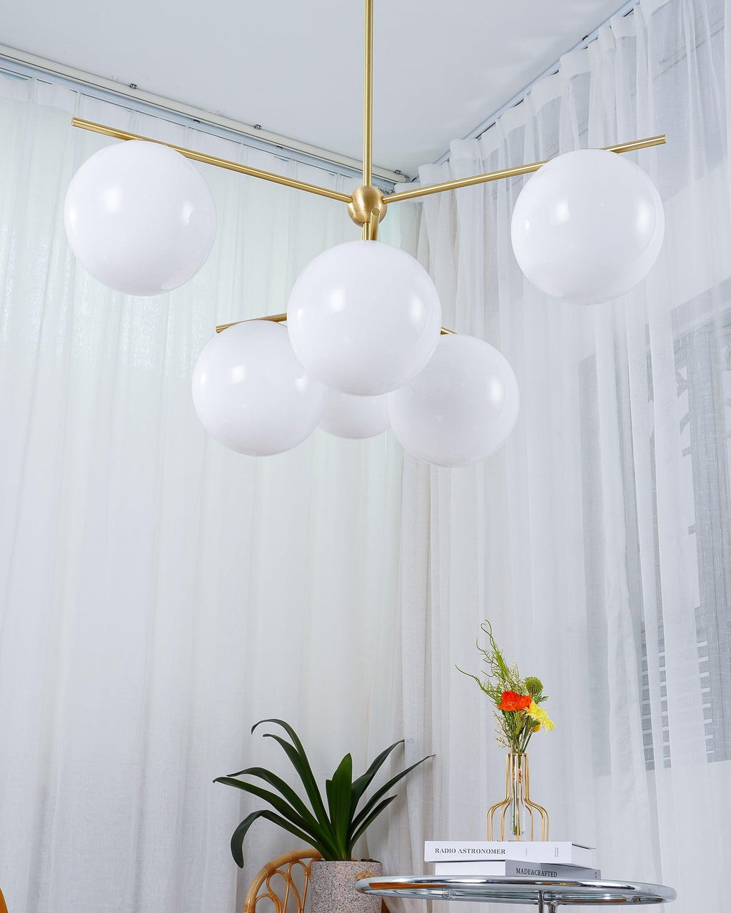 Lustra Sphere & Stem Brass Chandelier With Glass Globe Shades