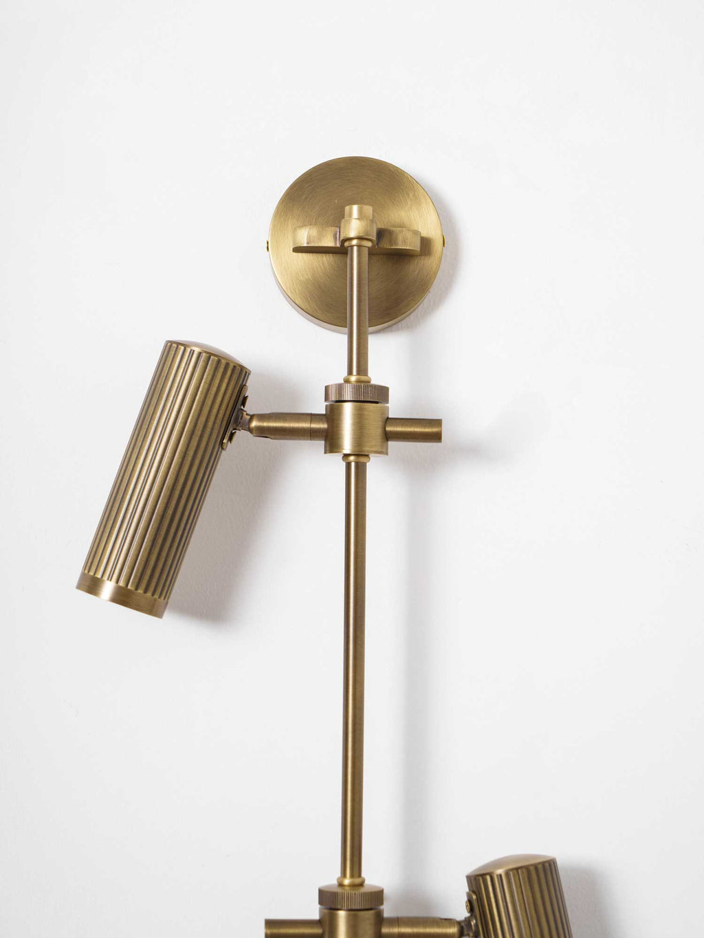 An angled close view of this Clérachic plug-in spotlight in bronze finish, showing a single ribbed head and its rail.