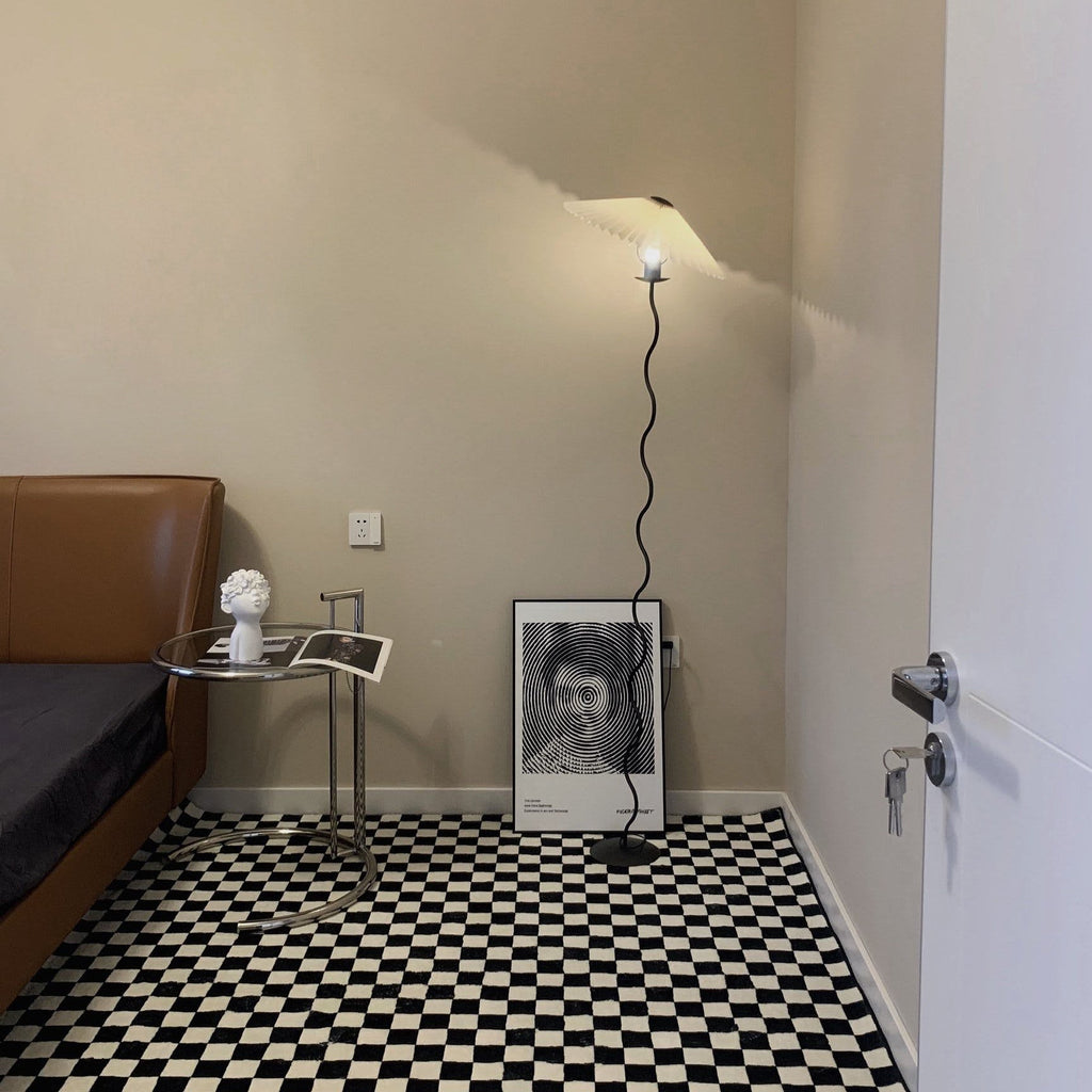 Squiggle floor lamp showing inline switch on the cord