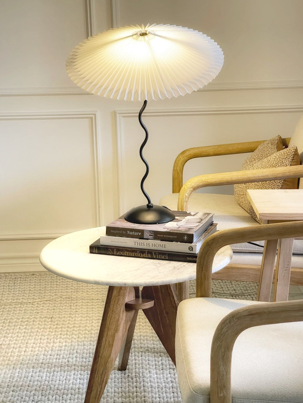 Squiggle table lamp showing full curvy stem and shade