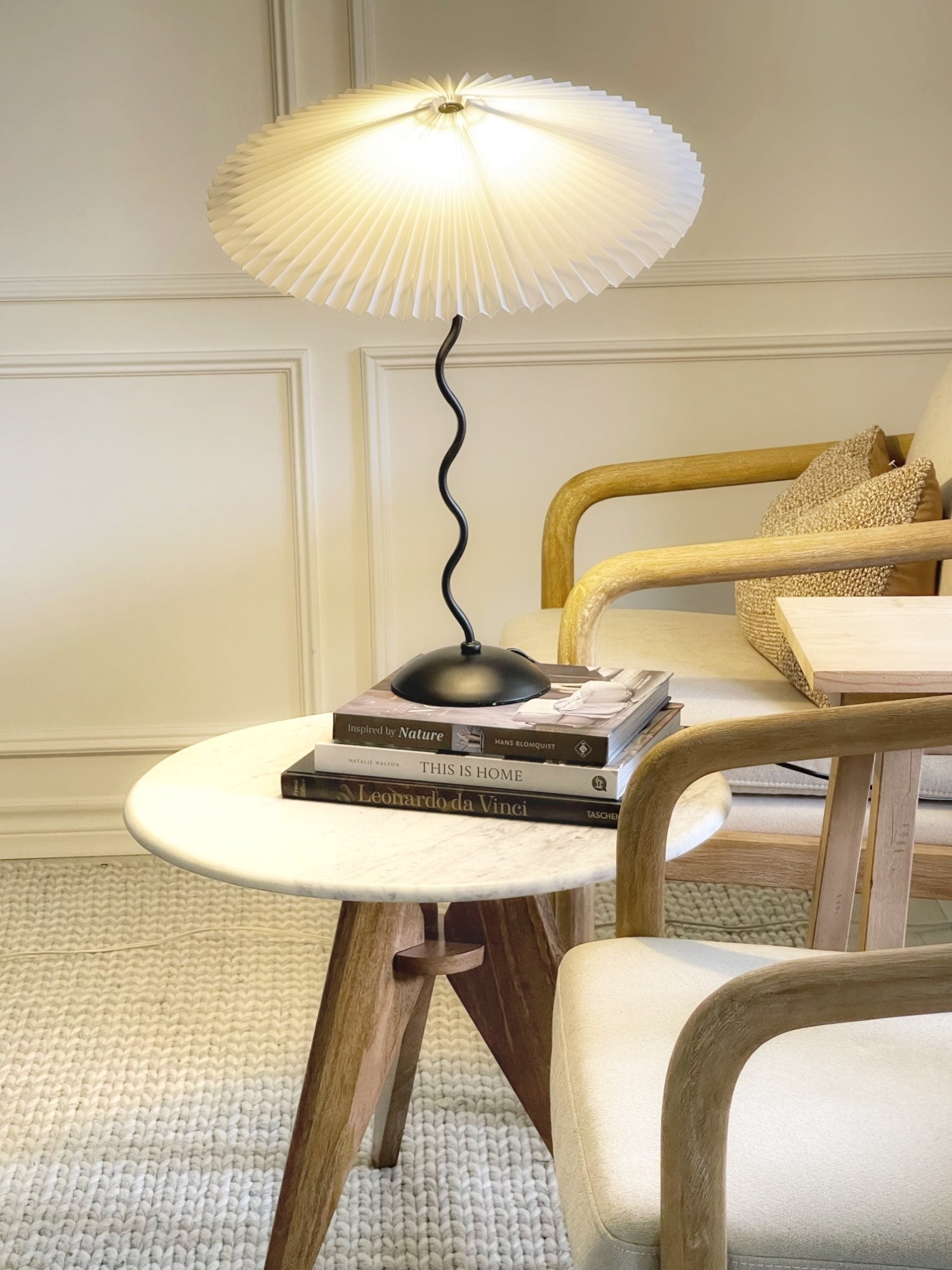 Squiggle table lamp showing full curvy stem and shade