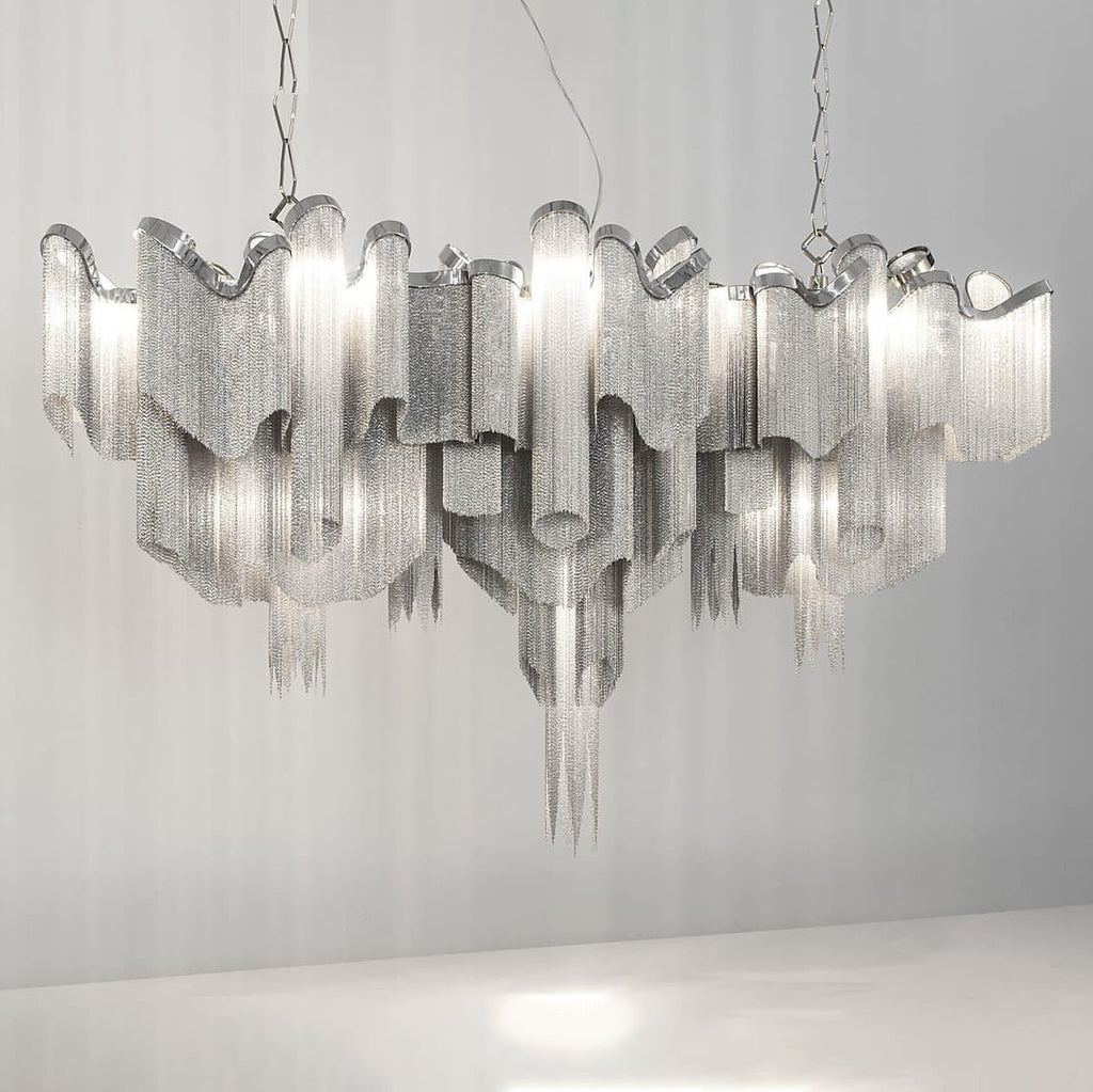 Spread wide on a plain backdrop, this lit silver Clérachic chandelier shows its horizontal chain form.