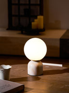 Bordlampe, Sylas marmorbase, hvid glasglobus, E26/E27 stik-in