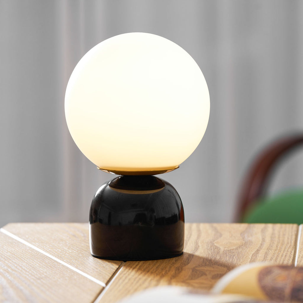 Bordlampe, Sylas marmorbase, hvid glasglobus, E26/E27 stik-in