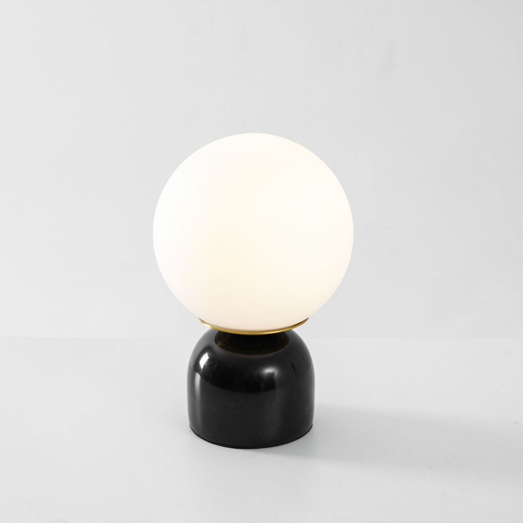 Bordlampe, Sylas marmorbase, hvid glasglobus, E26/E27 stik-in
