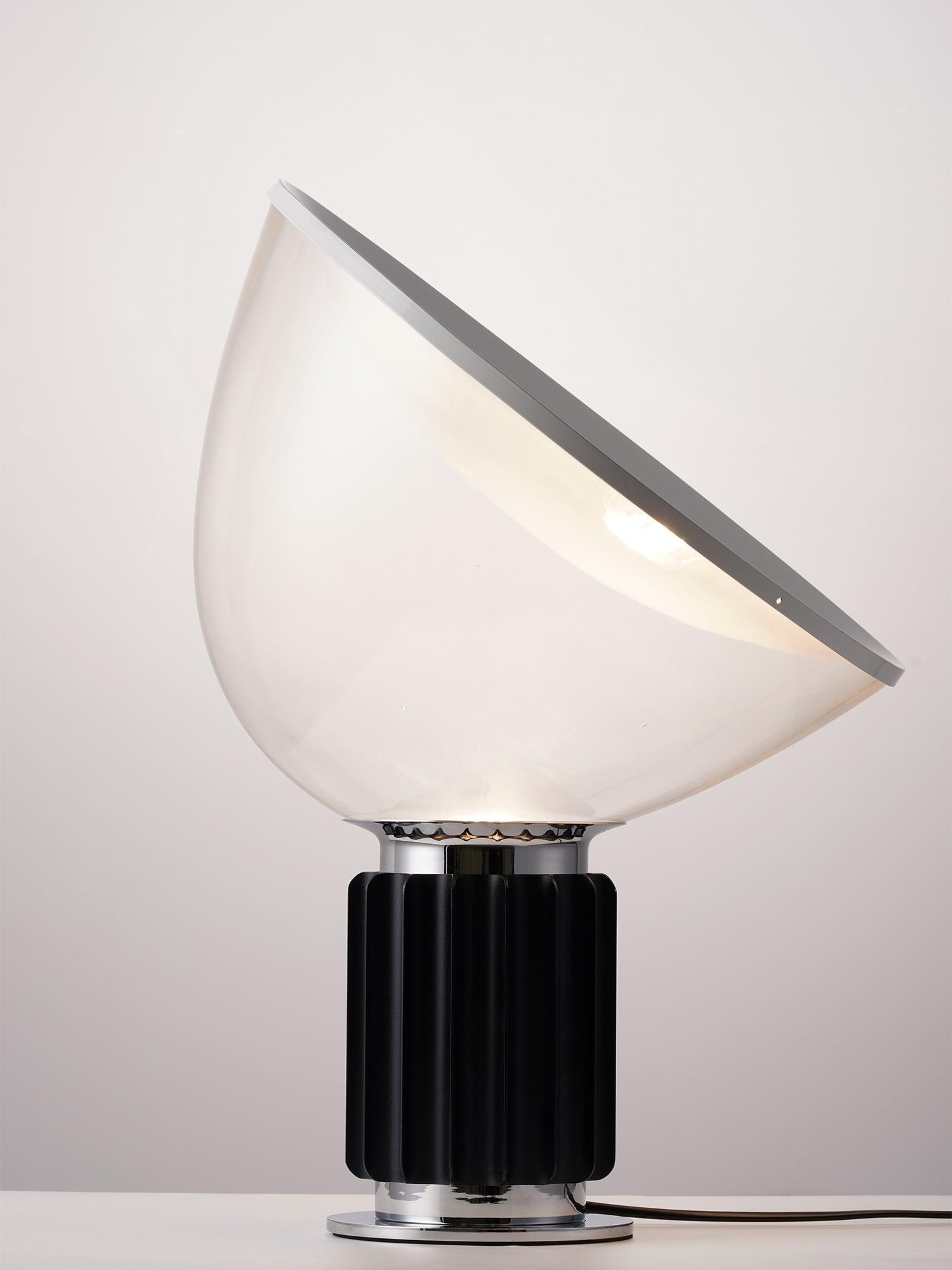 Nexus bordlampe, aluminiumsreflektor, blæst glasskærm, E26/E27