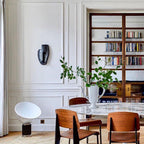 Sculptural table lamp with glossy white reflector and glass