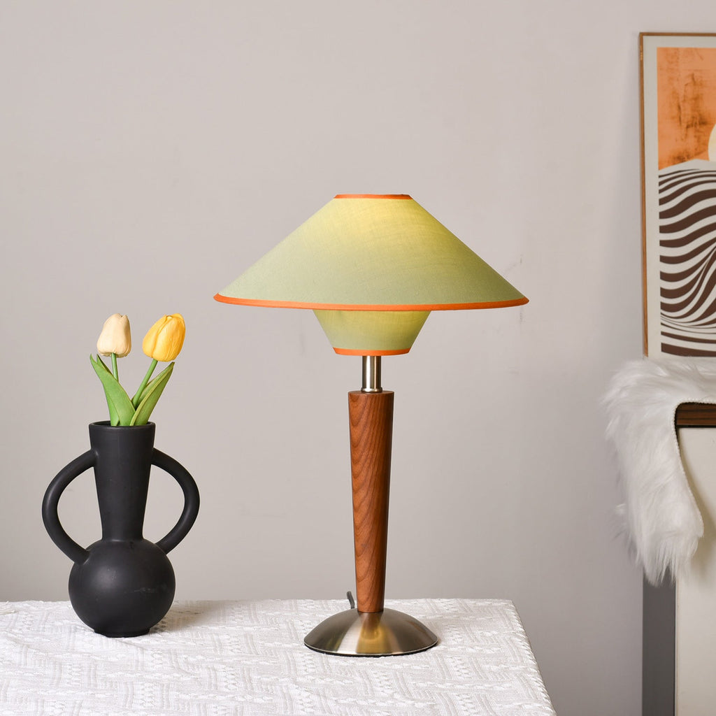 Talonwood bordlampe, stofskærm og valnødtræsbase, varmt lys