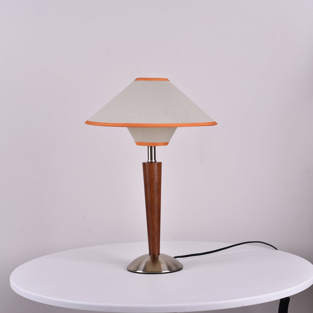 Talonwood bordlampe, stofskærm og valnødtræsbase, varmt lys