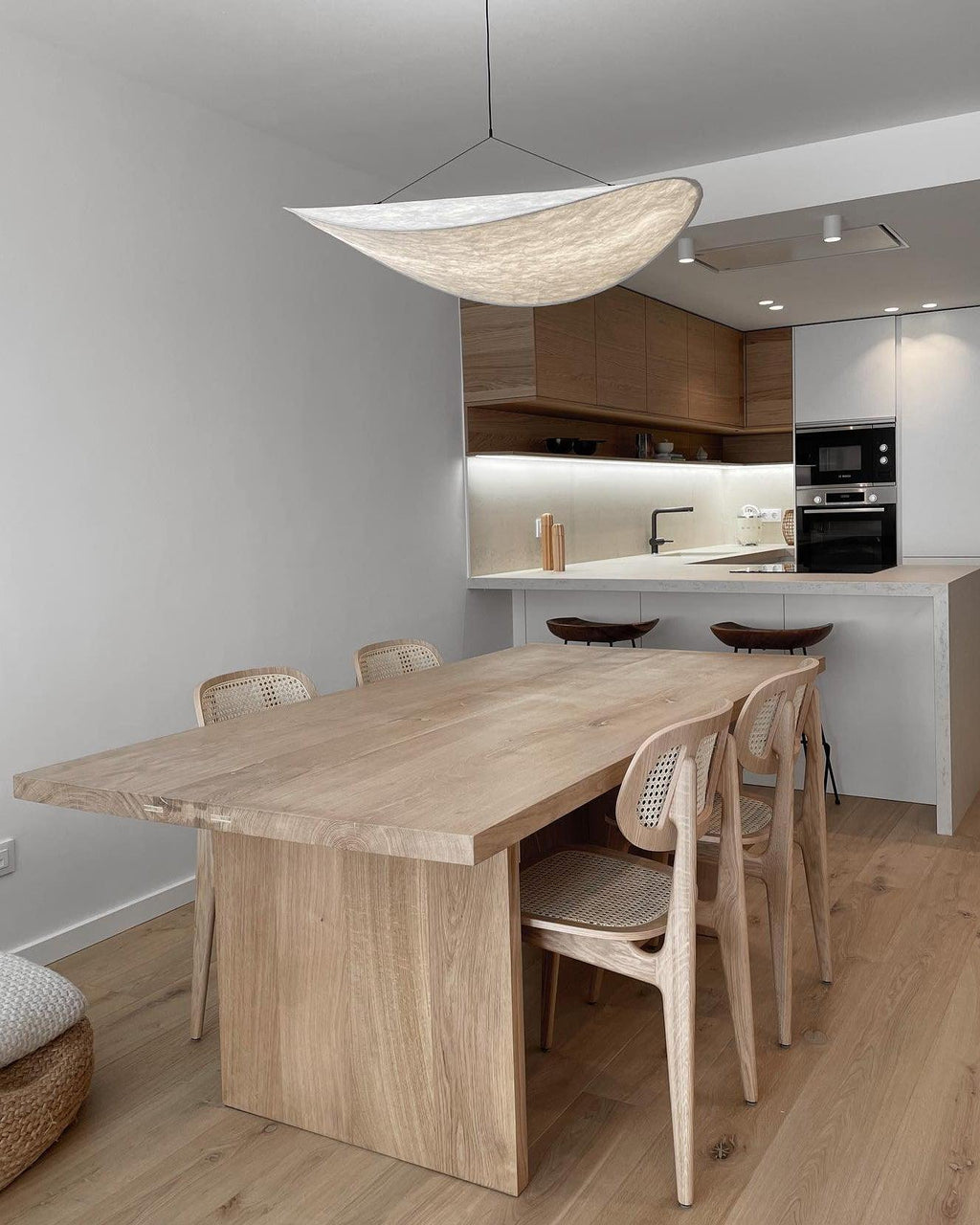 Pendellampe, Tense, Mulberrysilke-diffuser, sort ramme, LED, dæmpbar