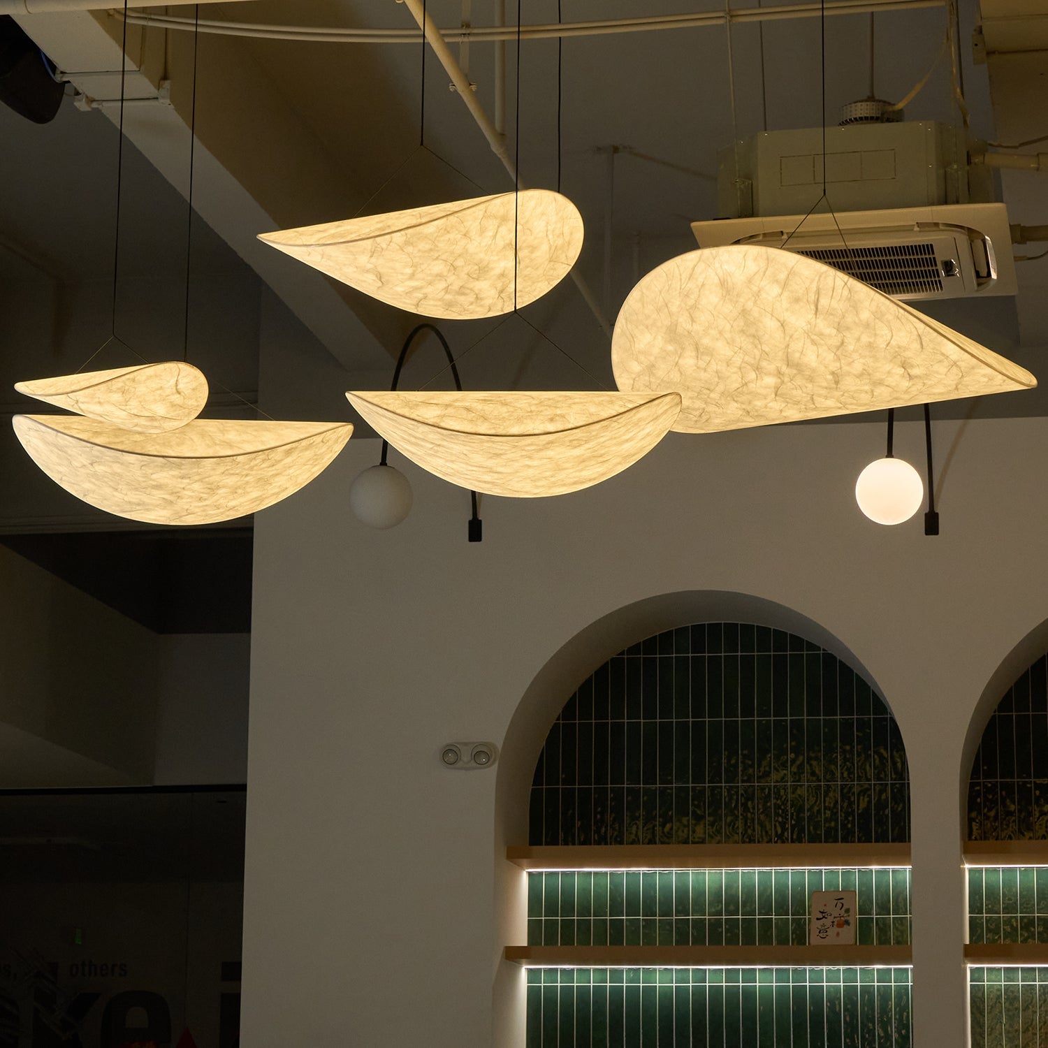 Pendellampe, Tense, Mulberrysilke-diffuser, sort ramme, LED, dæmpbar