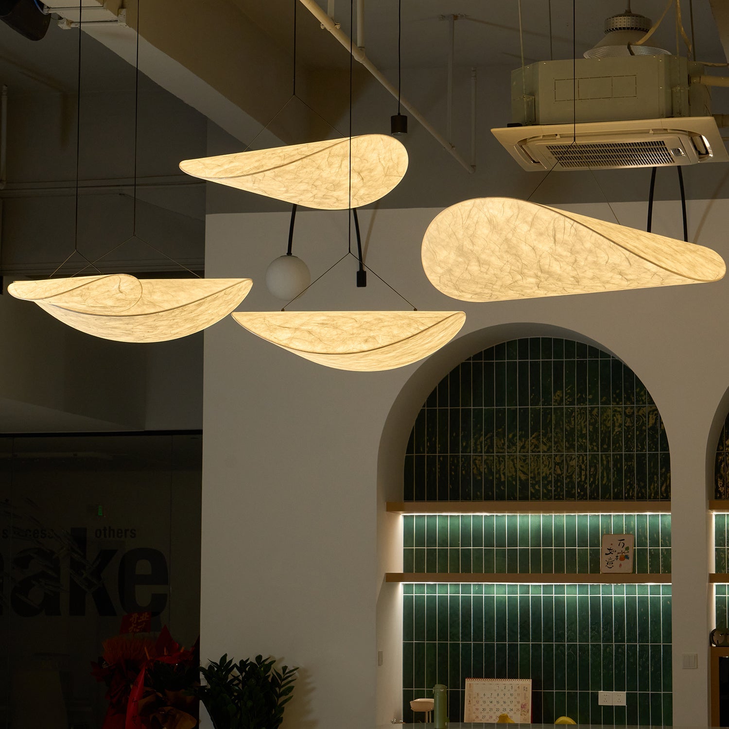 Pendellampe, Tense, Mulberrysilke-diffuser, sort ramme, LED, dæmpbar