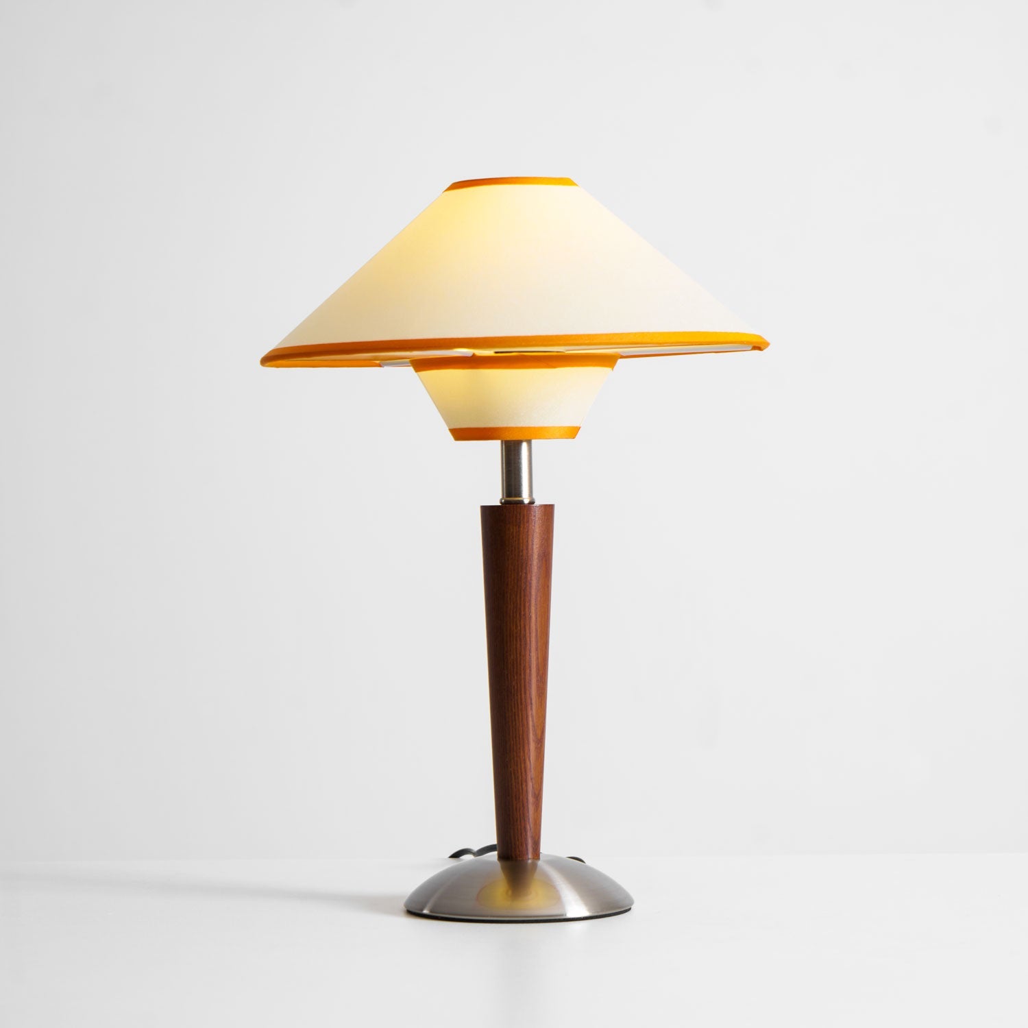 Talonwood bordlampe, stofskærm og valnødtræsbase, varmt lys