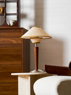 Talonwood bordlampe, stofskærm og valnødtræsbase, varmt lys
