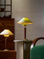 Talonwood bordlampe, stofskærm og valnødtræsbase, varmt lys