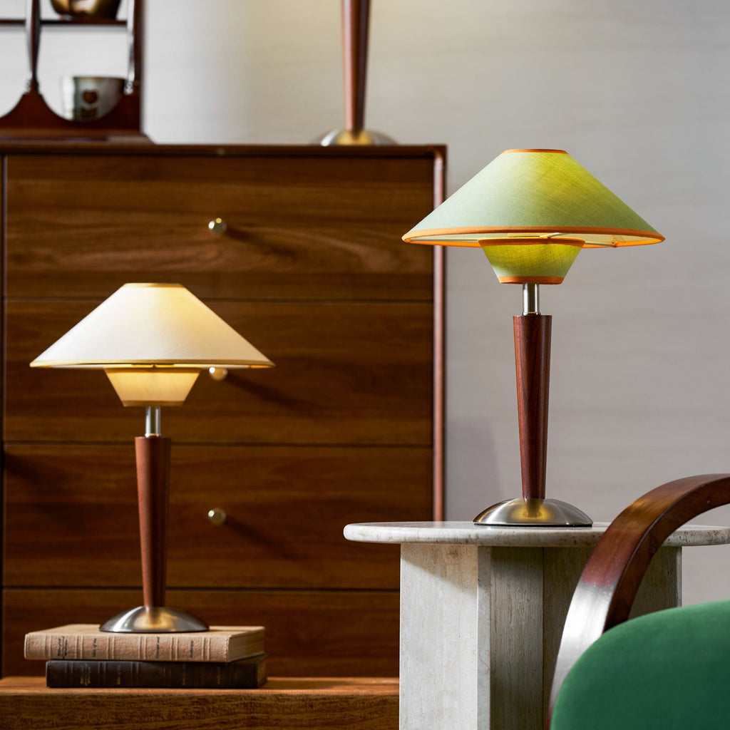 Talonwood bordlampe, stofskærm og valnødtræsbase, varmt lys