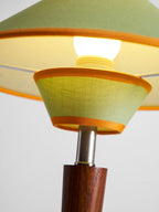 Talonwood bordlampe, stofskærm og valnødtræsbase, varmt lys