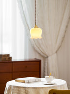 Valley Flower pendellampe, messingfinish, hvid eller beige bladdæksel