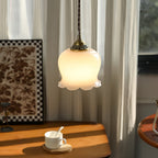 Valley Flower pendellampe, messingfinish, hvid eller beige bladdæksel
