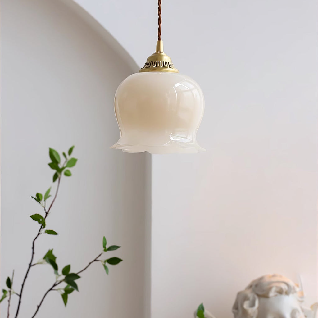 Valley Flower pendellampe, messingfinish, hvid eller beige bladdæksel