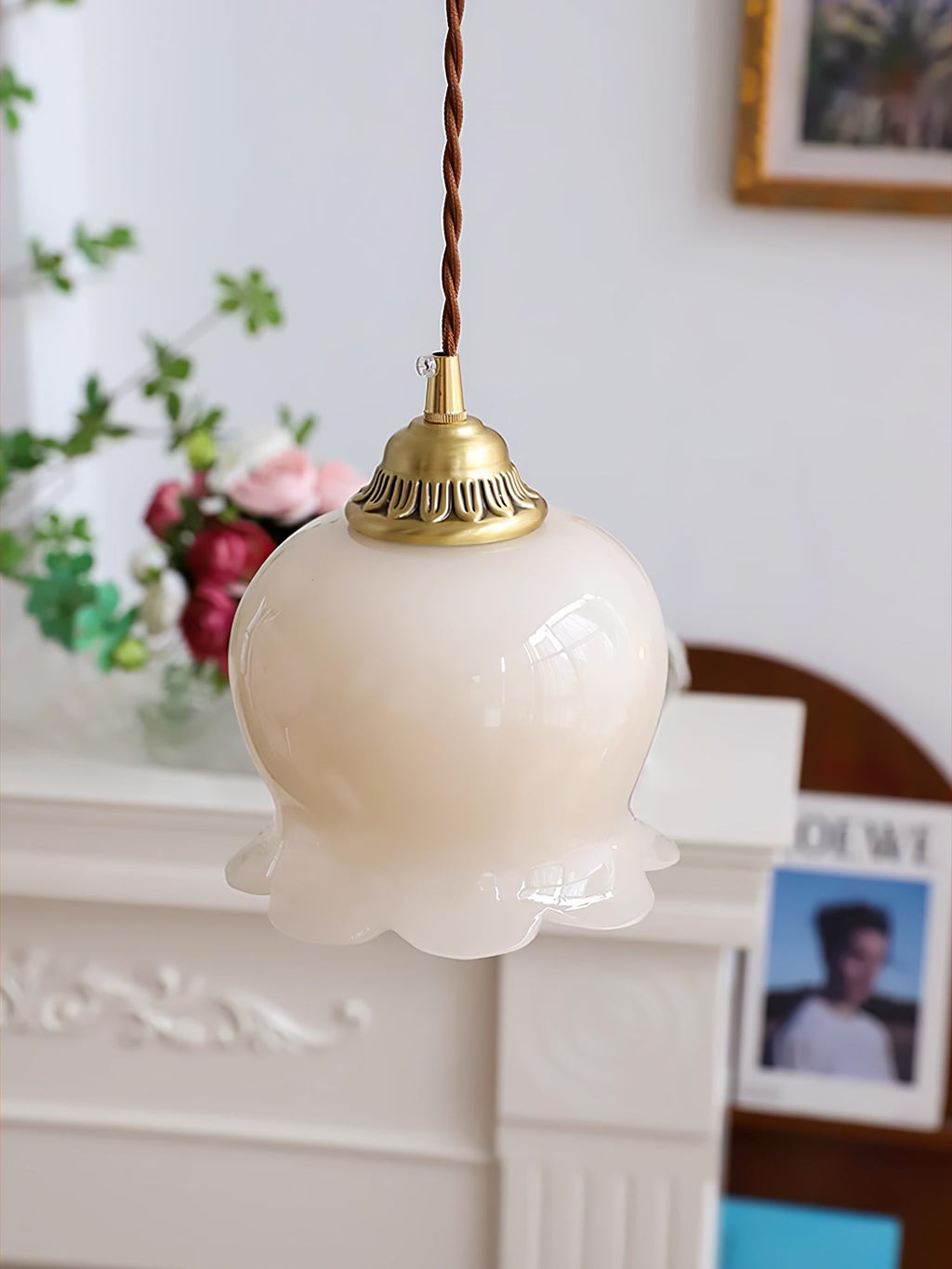 Valley Flower pendellampe, messingfinish, hvid eller beige bladdæksel