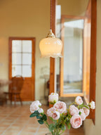 Valley Flower pendellampe, messingfinish, hvid eller beige bladdæksel