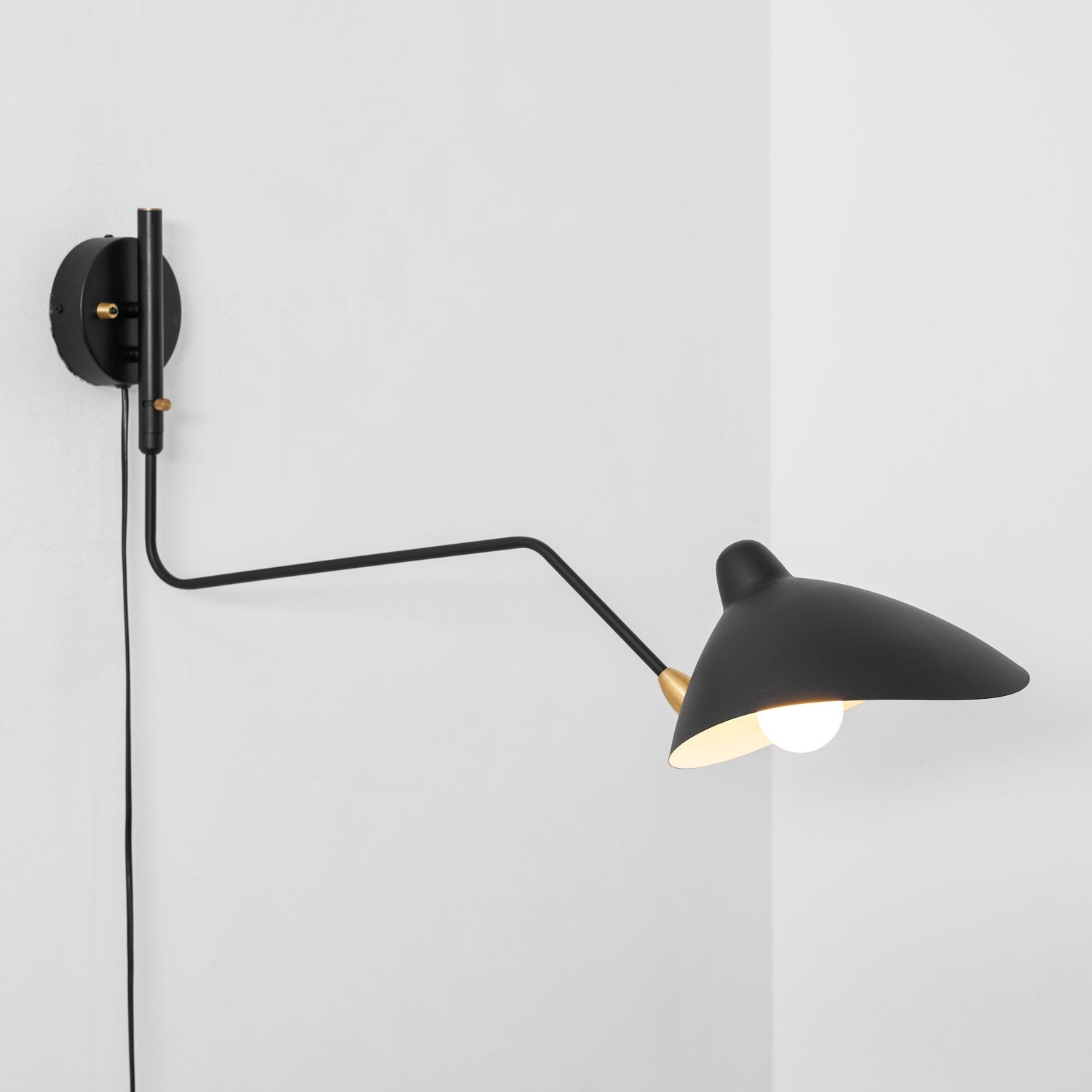 Enarms væglampe, justerbar aluminium og messing, E26/E27, stiktilslutning