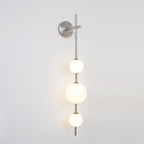 Lampu Dinding Globe Kaca Vertikal, 3 Ukuran, Finishing Kuningan, Hitam, atau Nikel