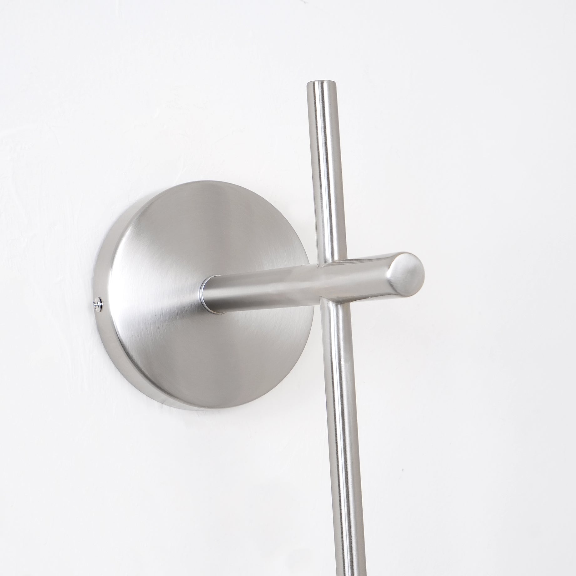 Lampu Dinding Globe Kaca Vertikal, 3 Ukuran, Finishing Kuningan, Hitam, atau Nikel