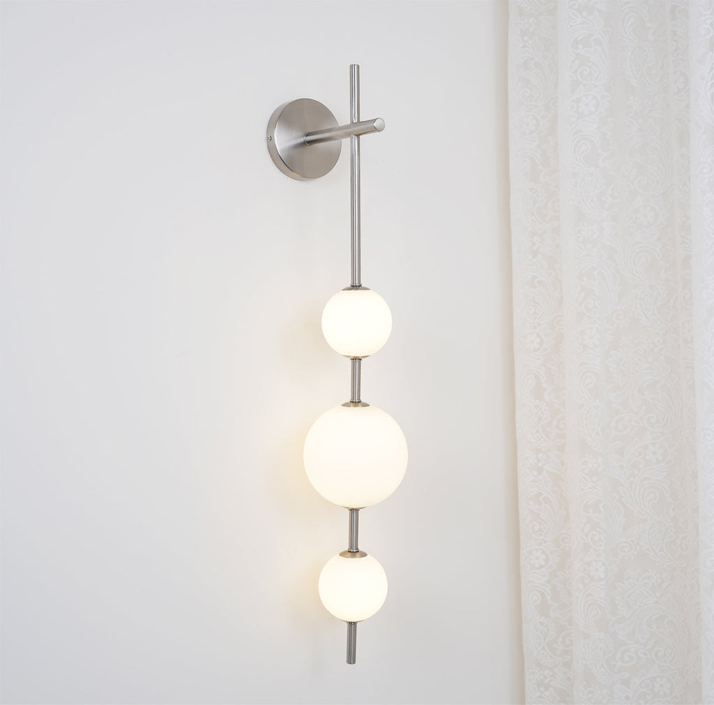 Lampu Dinding Globe Kaca Vertikal, 3 Ukuran, Finishing Kuningan, Hitam, atau Nikel