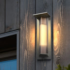 Vintage sort aluminiums LED-væglampe til udendørs brug, med solcellemulighed