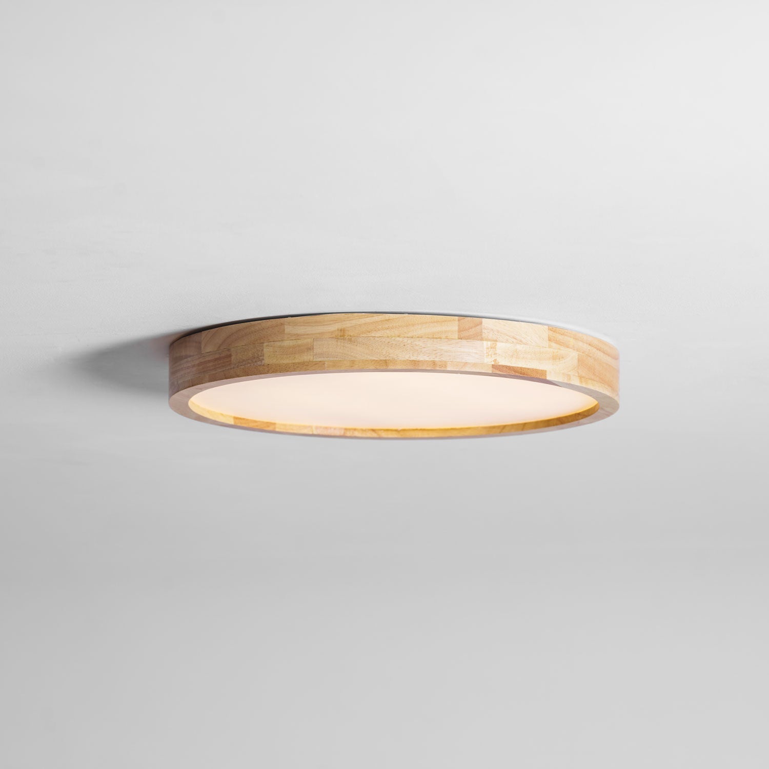 Loftlampe, naturligt gummitræ, slank indbygget montering, integreret LED