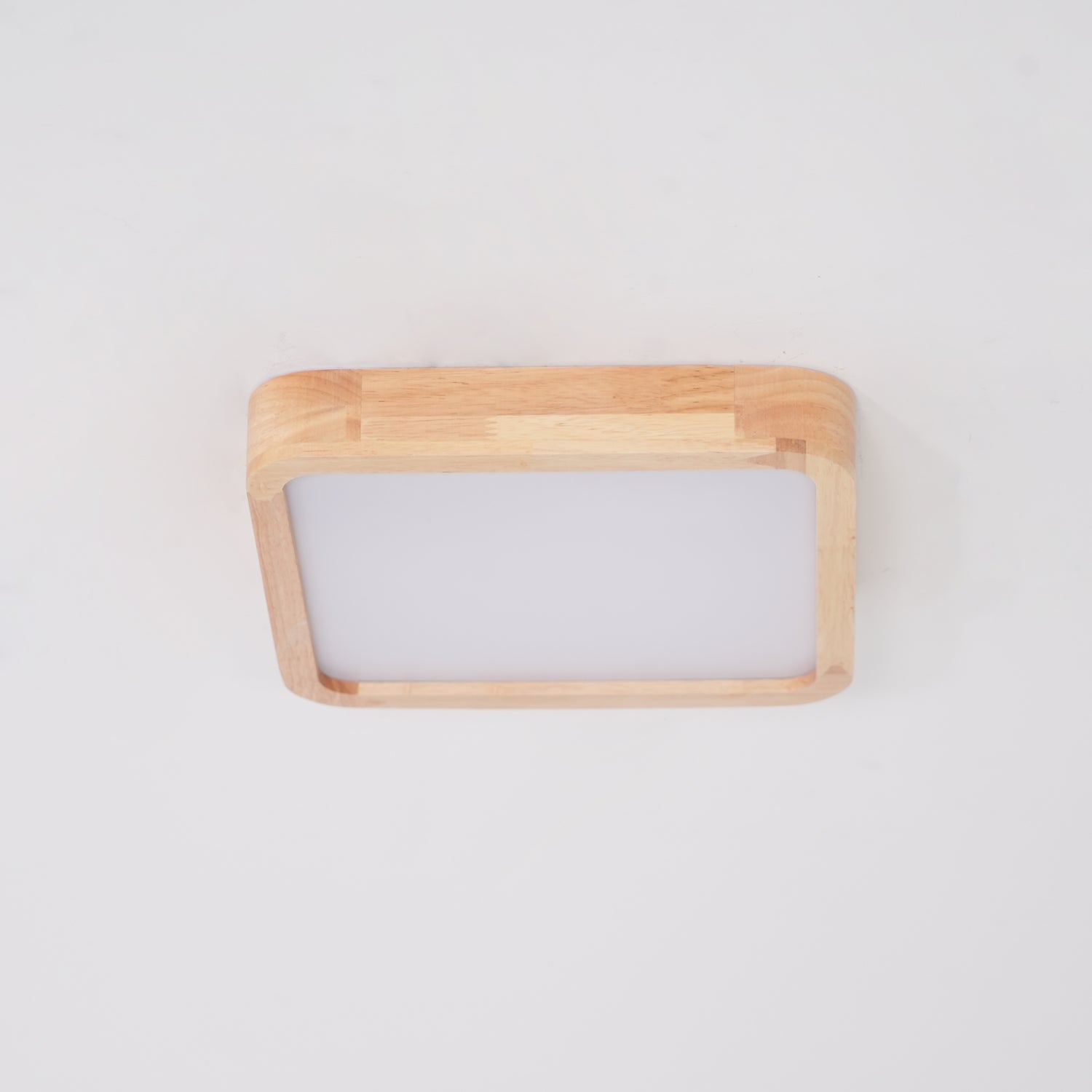 Loftlampe, naturligt gummitræ, slank indbygget montering, integreret LED