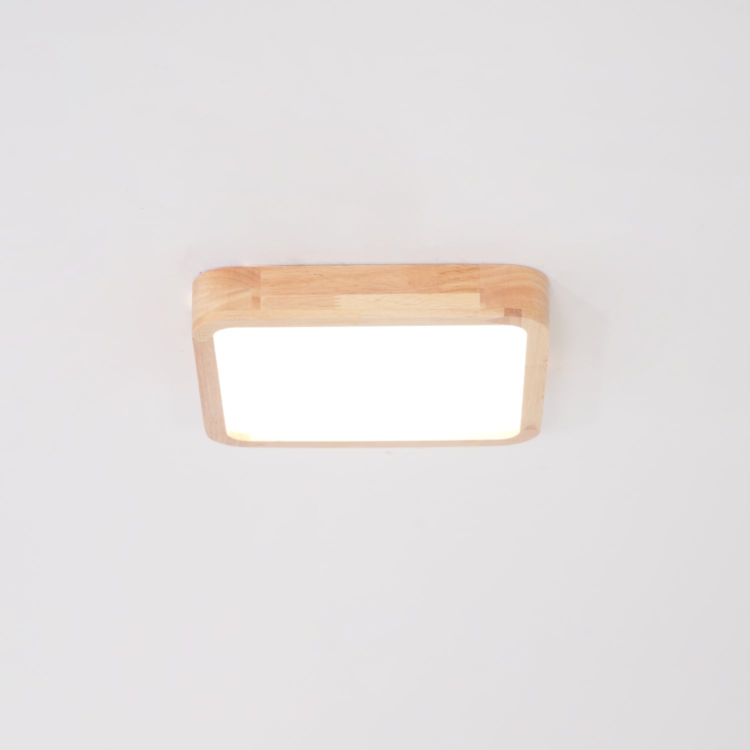 Loftlampe, naturligt gummitræ, slank indbygget montering, integreret LED