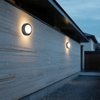Tasha rund utendørs vegglampe i aluminium, matt svart LED-vegglampe