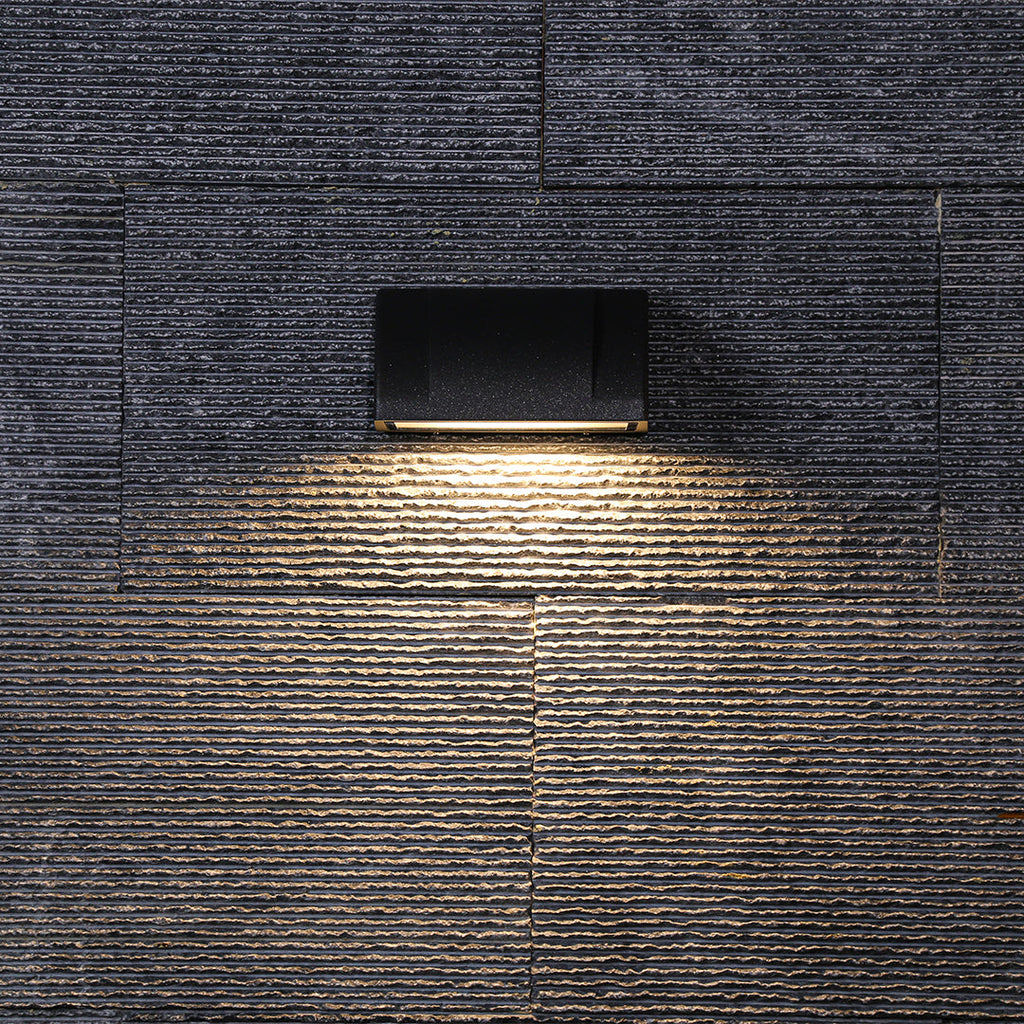 Luz de Parede Exterior Moderna em Vidro Geométrico com Estrutura em Alumínio Preto
